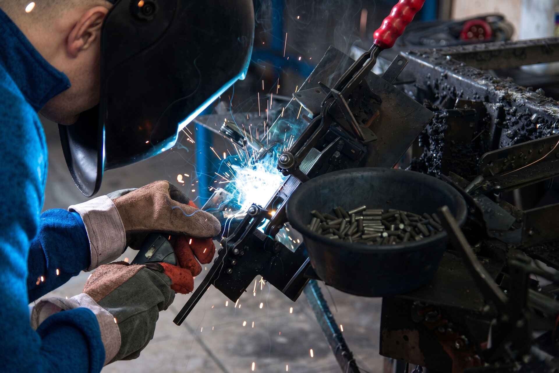 Emne bearbejdes af vikar inden for metalindustrien